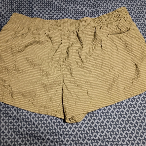 2XXXL (22W)  Khaki Shorts And Green Athletic Shorts - Picture 6 of 9